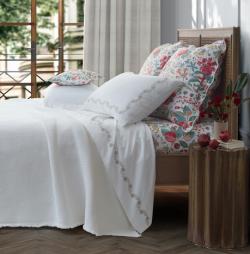 Matouk Daphne and Daphne Matelasse Bedding Matouk Daphne and Daphne Matelasse Bedding Home & Garden > Linens & Bedding > Bedding
