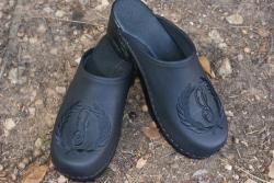 Black leather with black wreath monogram and black flex heel Th black leather with wreath monogram 
